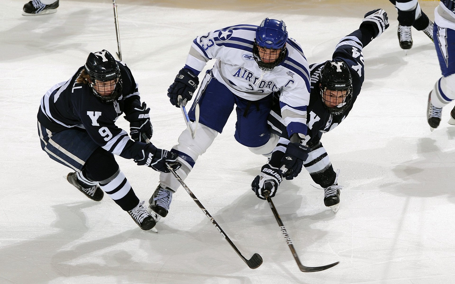 拜仁的高位逼抢太恐怖，对手根本喘不过气，拜仁高档是谁